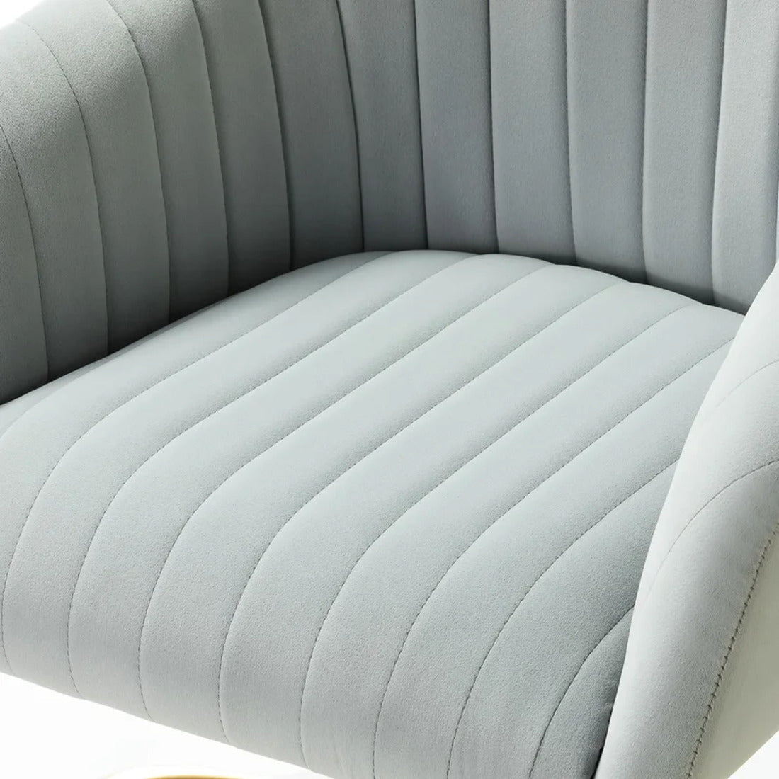 Refined Grey Tufted Velvet Armchair With Golden Legs
